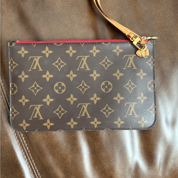 Louis Vuitton Monogram Pochette MM - Picture 2 of 8